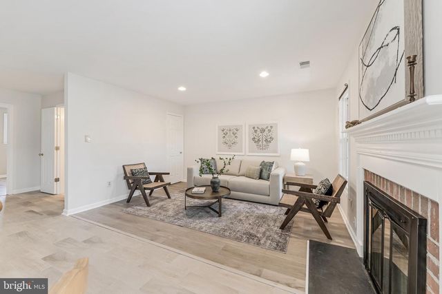 4261 FOX LAKE DR, Fairfax, VA 22033