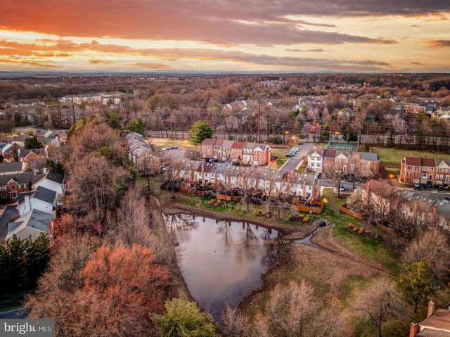 4261 FOX LAKE DR, Fairfax, VA 22033