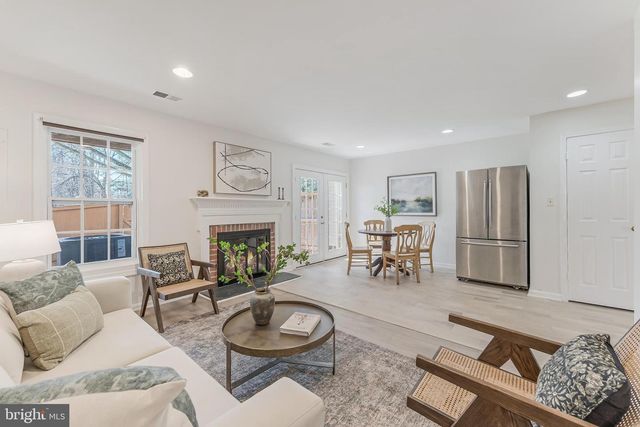 4261 FOX LAKE DR, Fairfax, VA 22033