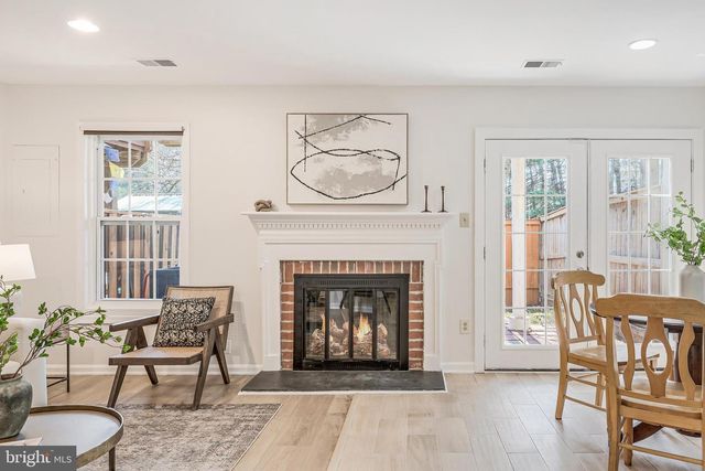 4261 FOX LAKE DR, Fairfax, VA 22033