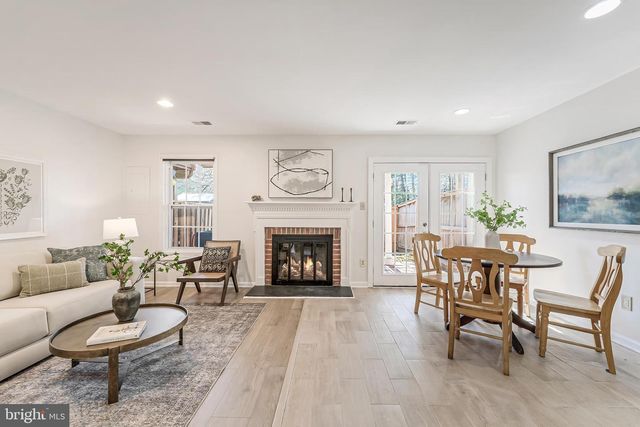 4261 FOX LAKE DR, Fairfax, VA 22033