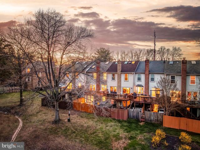 4261 FOX LAKE DR, Fairfax, VA 22033