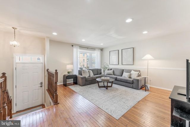 4261 FOX LAKE DR, Fairfax, VA 22033