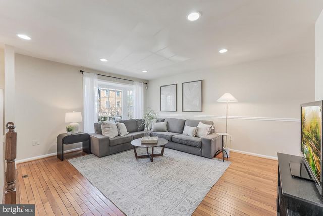 4261 FOX LAKE DR, Fairfax, VA 22033