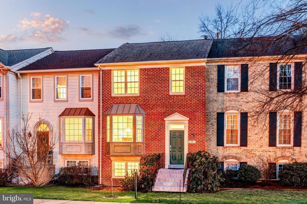 4261 FOX LAKE DR, Fairfax, VA 22033