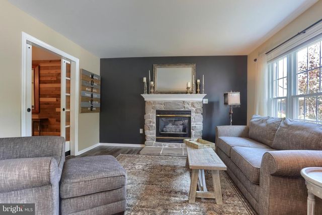 15 OAK KNOLL CIR, Lebanon, PA 17042