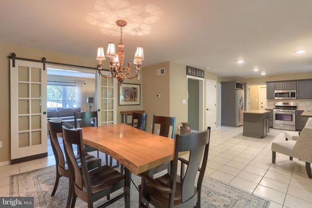 15 OAK KNOLL CIR, Lebanon, PA 17042