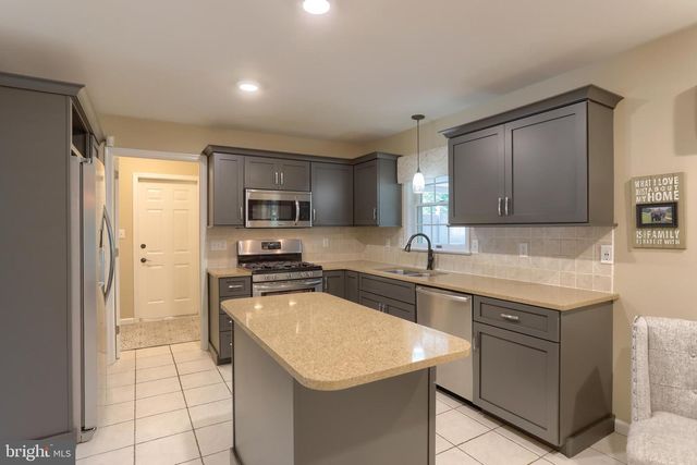 15 OAK KNOLL CIR, Lebanon, PA 17042
