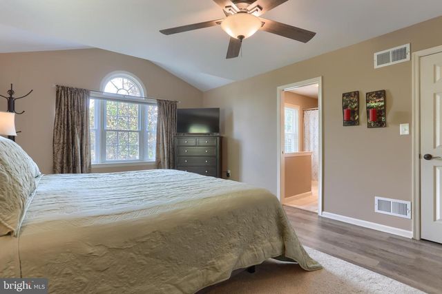 15 OAK KNOLL CIR, Lebanon, PA 17042