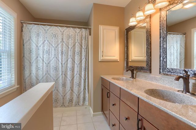 15 OAK KNOLL CIR, Lebanon, PA 17042