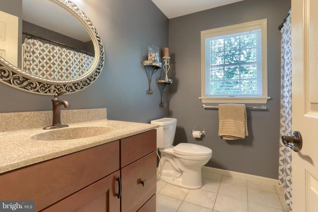 15 OAK KNOLL CIR, Lebanon, PA 17042