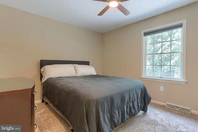 15 OAK KNOLL CIR, Lebanon, PA 17042