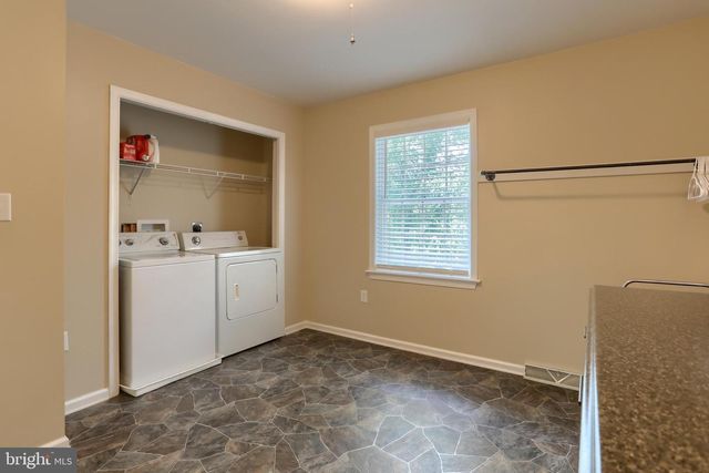15 OAK KNOLL CIR, Lebanon, PA 17042