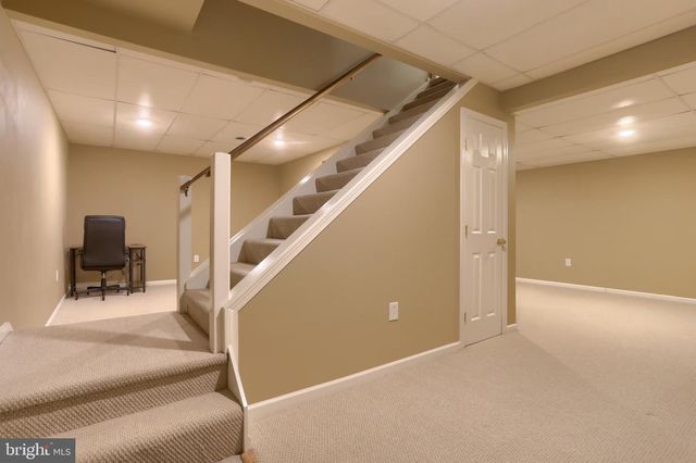 15 OAK KNOLL CIR, Lebanon, PA 17042