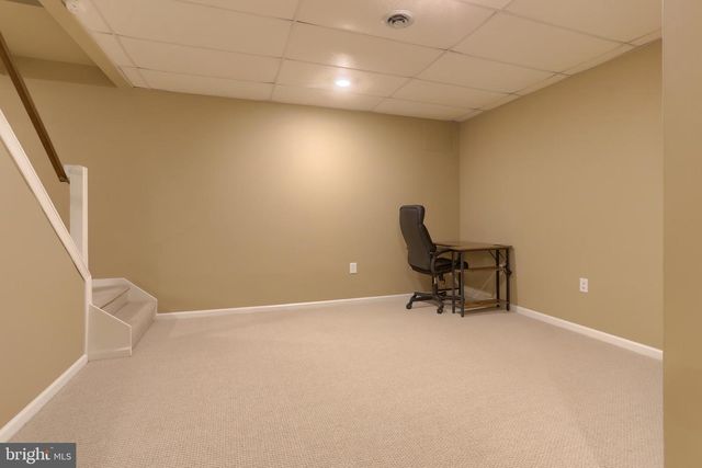 15 OAK KNOLL CIR, Lebanon, PA 17042