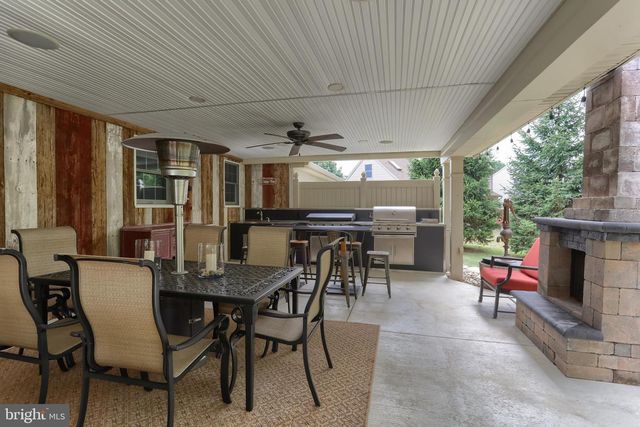 15 OAK KNOLL CIR, Lebanon, PA 17042