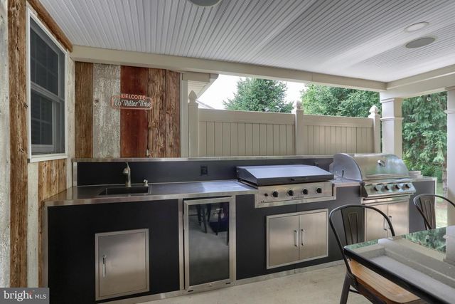 15 OAK KNOLL CIR, Lebanon, PA 17042