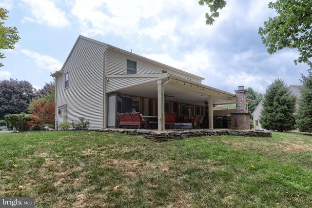 15 OAK KNOLL CIR, Lebanon, PA 17042