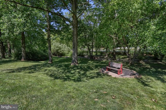 15 OAK KNOLL CIR, Lebanon, PA 17042