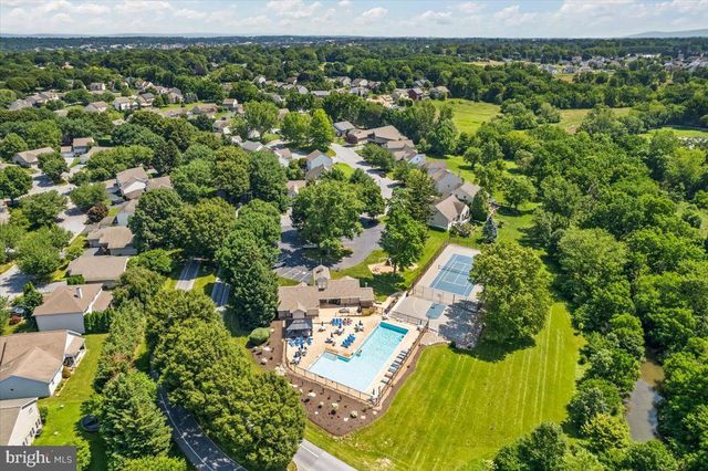 15 OAK KNOLL CIR, Lebanon, PA 17042