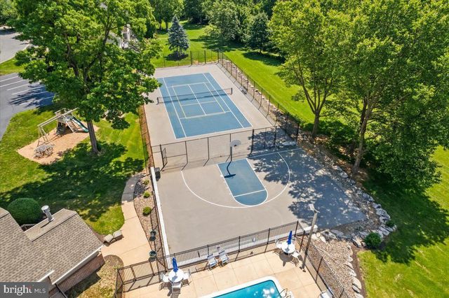 15 OAK KNOLL CIR, Lebanon, PA 17042