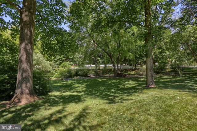 15 OAK KNOLL CIR, Lebanon, PA 17042
