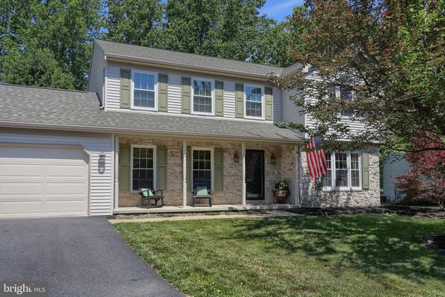 15 OAK KNOLL CIR, Lebanon, PA 17042