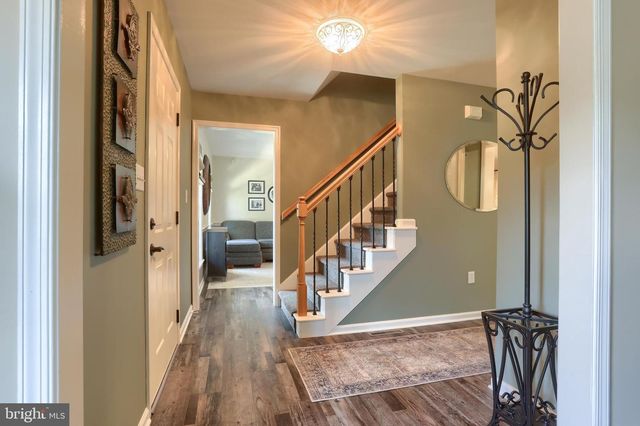 15 OAK KNOLL CIR, Lebanon, PA 17042