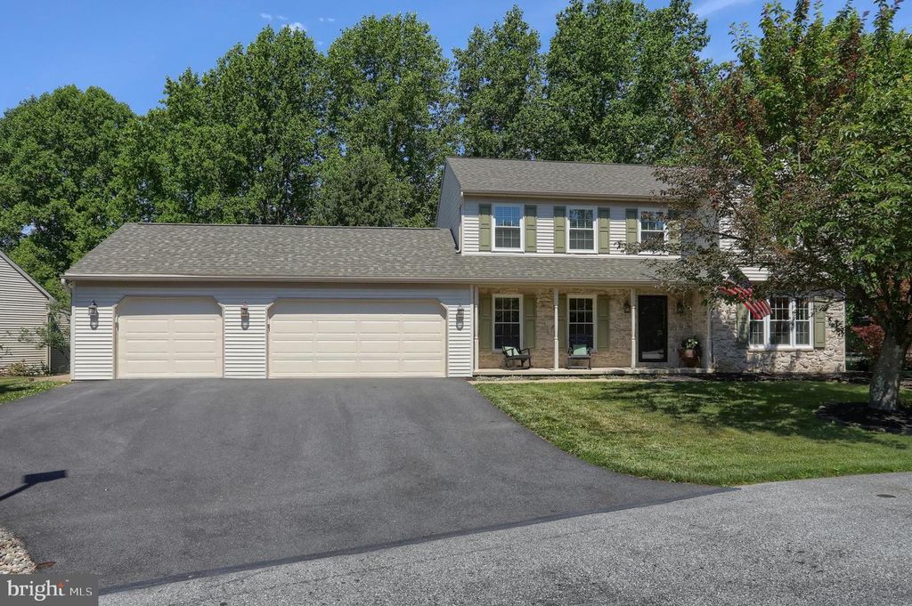 15 OAK KNOLL CIR, Lebanon, PA 17042