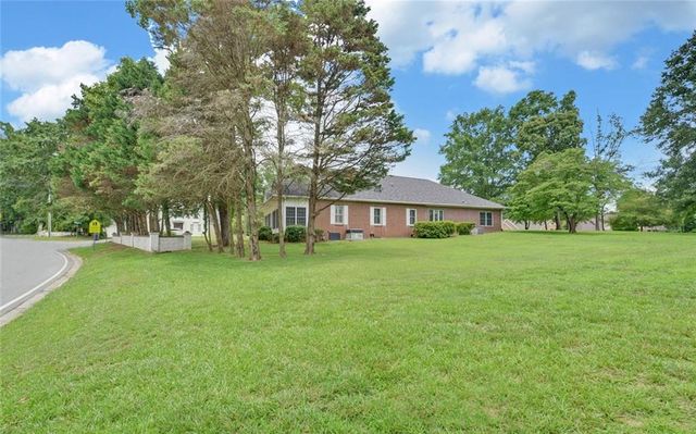 1261 Enota Avenue NE, Gainesville, GA 30501