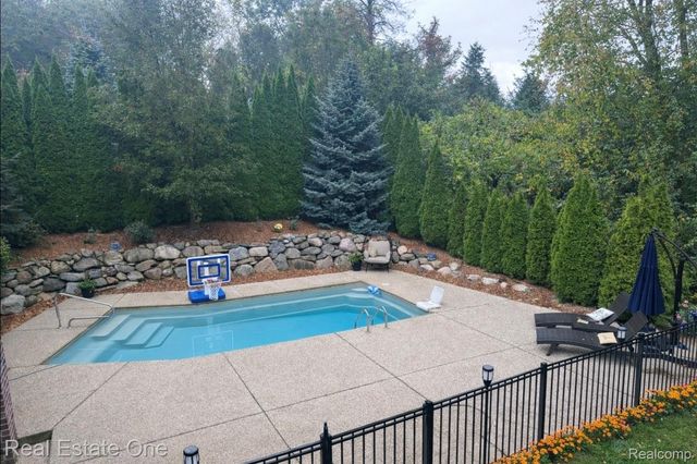 960 Hill Hollow Lane, Milford Charter Township, MI 48381