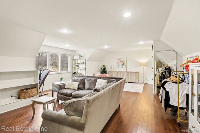 960 Hill Hollow Lane, Milford Charter Township, MI 48381