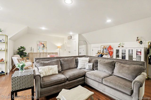 960 Hill Hollow Lane, Milford Charter Township, MI 48381