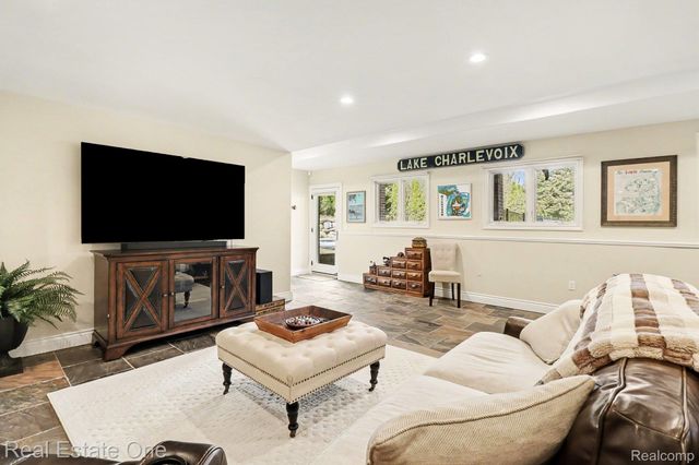 960 Hill Hollow Lane, Milford Charter Township, MI 48381