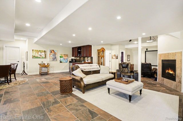 960 Hill Hollow Lane, Milford Charter Township, MI 48381