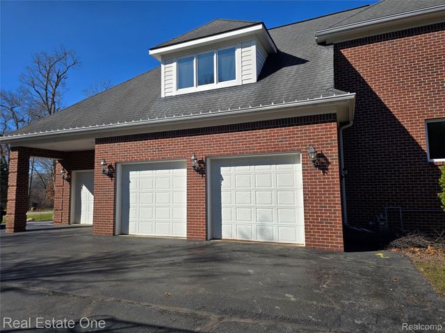 960 Hill Hollow Lane, Milford Charter Township, MI 48381