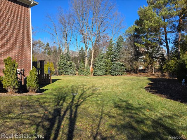 960 Hill Hollow Lane, Milford Charter Township, MI 48381