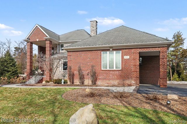 960 Hill Hollow Lane, Milford Charter Township, MI 48381