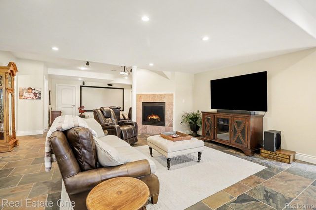 960 Hill Hollow Lane, Milford Charter Township, MI 48381