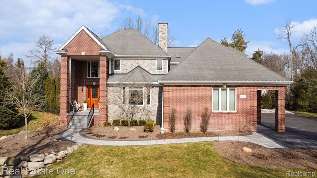 960 Hill Hollow Lane, Milford Charter Township, MI 48381