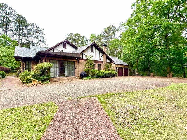 935 Brookridge Drive, Camden, AR 71701