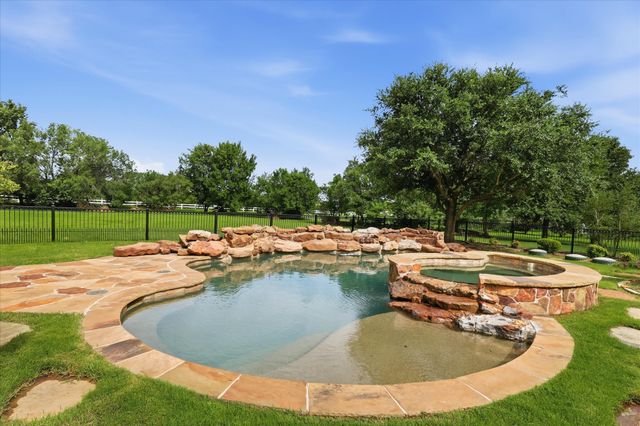 105 Bee Caves Road, Lucas, TX 75002