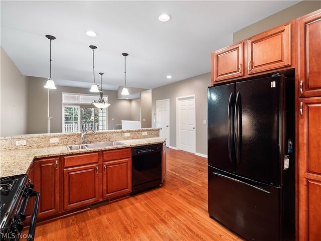 20 Somerset Drive, Rocky River, OH 44116