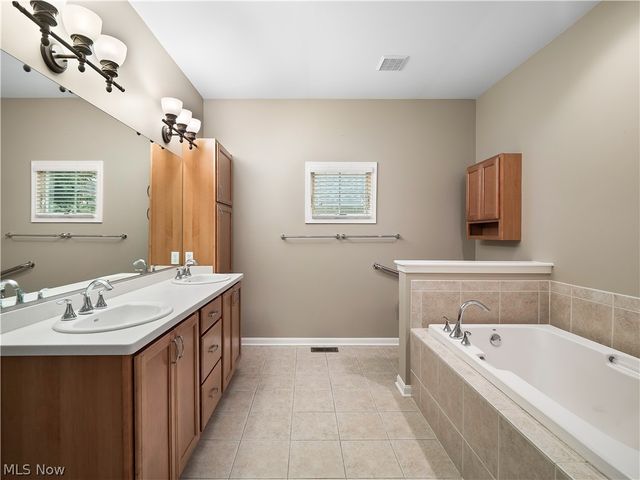 20 Somerset Drive, Rocky River, OH 44116