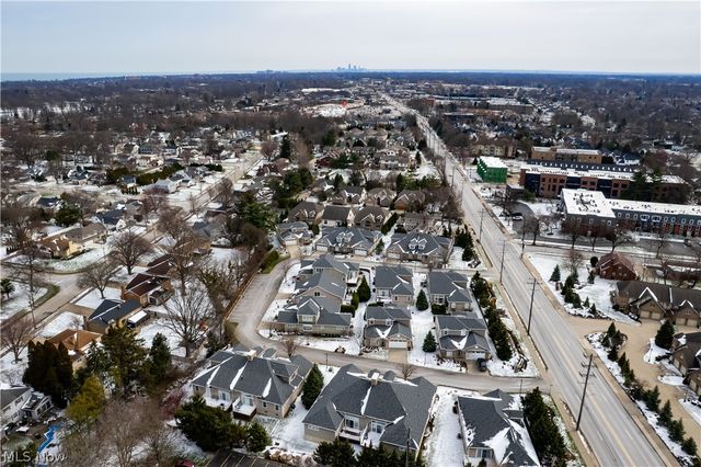 20 Somerset Drive, Rocky River, OH 44116