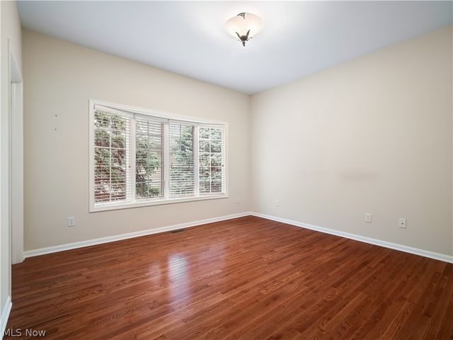 20 Somerset Drive, Rocky River, OH 44116