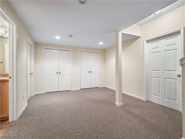 20 Somerset Drive, Rocky River, OH 44116