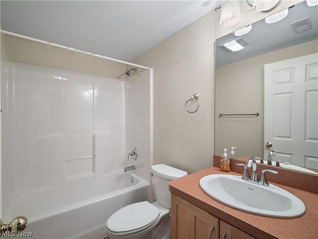 20 Somerset Drive, Rocky River, OH 44116