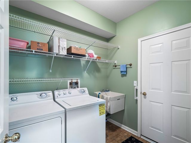 20 Somerset Drive, Rocky River, OH 44116