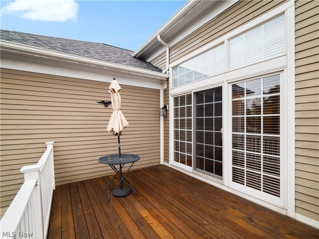 20 Somerset Drive, Rocky River, OH 44116